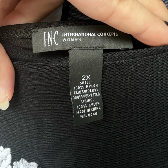 Beautiful Black & White Embroidered Floral Sheer Women’s Blouse - Picture 9 of 10